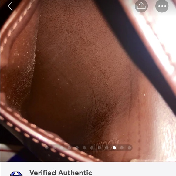 SOLDAuthentic Louis Vuitton Epi Wallet - Picture 10 of 12